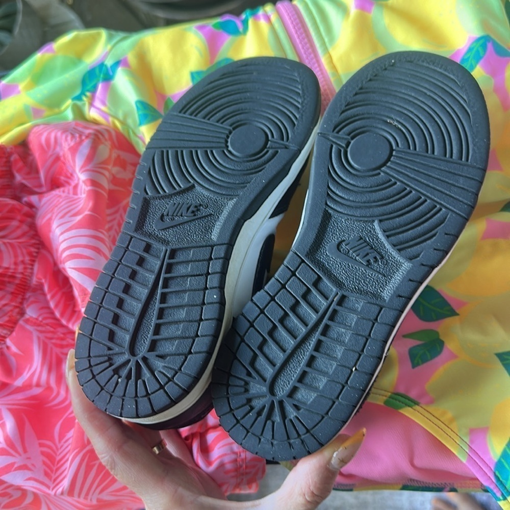 Nike Kids Black and White Sneakers - Picture 4 of 4